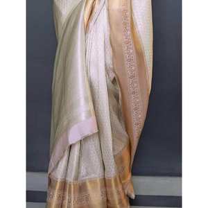 Impresionante Sari de Seda con Tejido Zari Blanco Hueso para Bodas y Festivales, Talla Personalizada, Estilo Capilla con Escote Corazón, Ropa de Novia - Product Image 4