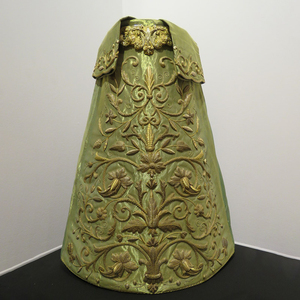 Chasuble personnalisée en velours rouge avec broderie dorée et voile blanc assorti à motif floral pour les cérémonies religieuses, unisexe adulte - Product Image 2