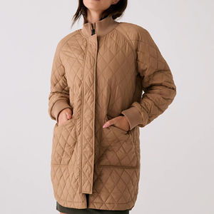 Veste isolée matelassée élégante en diamant pour femmes, vêtements décontractés et d'extérieur de luxe à la palangre avec col côtelé et poches à rabat, vestes - Product Image 1