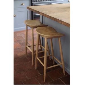 Taburete de madera vintage hecho a mano, construido con madera recuperada, ideal para espacios de vida sostenibles y respetuosos con el medio ambiente - Product Image 1