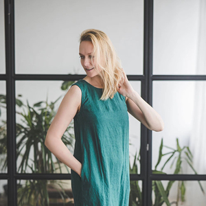 ชุดเดรสผ้าลินินสีเขียวมรกตแบบธรรมดาชุดมินิเดรสผ้าลินินมีกระเป๋าผ้าลินินทอแบบเรียบง่ายงานตามสั่งฤดูร้อน - Product Image 1