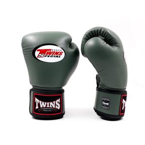 Gants de boxe jumeaux personnalisés professionnels à prix de gros, nouveau design, fabrication sur mesure, gants de sparring durables - Product Image 5
