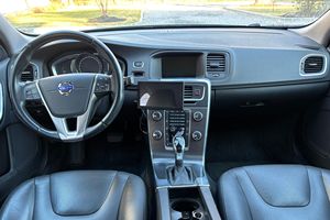 V-ol-vo V60 T5 AWD Premier Plus 2015 Usado en Buen Estado, Sin Accidentes, Volante a la Izquierda/Derecha - Product Image 4