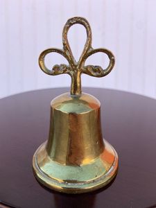 Última campana de mano de latón de diseño moderno con mango de nuevo diseño campana de peón de metal de nueva apariencia para oficina en precio al por mayor - Product Image 6