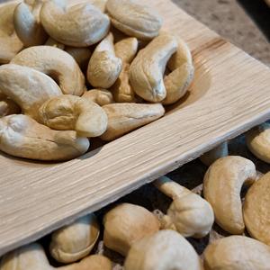 Núcleos de Anacardo de Vietnam de Primera Calidad W320 con Certificaciones Orgánicas USDA / UE Utilizados para la Industria de la Elaboración de Alimentos - Product Image 1