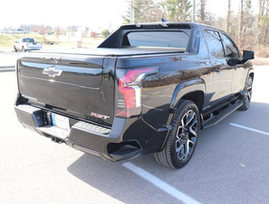 PRIMERA PROPIETARIA, CHEVROLET SILVERADO EV RST 2024, AUTO USADO, VEHÍCULO ELÉCTRICO, PICK-UP NEGRO, EN BUEN ESTADO - Product Image 2