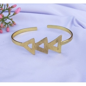 Bracelets en laiton faits à la main, plaqués or, design géométrique tendance, style unique et élégant - Product Image 2