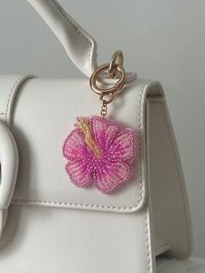 Amuletos de Bolso Bordados con Cuentas de Semillas Elegantes y Personalizados, Accesorio de Moda con Técnica de Tejido de Estilo Caricatura por glowin fashion - Product Image 5