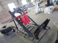 Machine à squat incliné commerciale à 45 degrés, rouge, avec chariot, triple coussin, à charge par plaques, barre de guidage chromée, tube ovale en acier de 2,5 mm, pour salle de sport