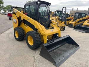 รถตักล้อยางแคตเตอร์พิลลาร์ JCB 272D3 ปี 2023 ขนาด 3 ตัน พร้อมอุปกรณ์ตักด้านหน้าและตักไม้ - Product Image 2