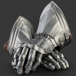 Gantelets allemands décorés du 15ème siècle armure de chevalier à la main médiévale cadeaux d'Halloween - Product Image 2