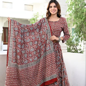 Conjunto de Lehenga Choli con Estampado Tradicional a Mano para Mujer, Top y Dupatta para Bodas y Fiestas, Logotipo Personalizado, Multicolor, Superventas - Product Image 1