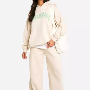 Conjunto de chándales de jersey con capucha y apliques de gran tamaño para mujer personalizado de alta calidad para mujer, chándales informales hechos a medida - Product Image 1