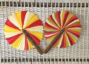 Éventail artisanal en bois de coco et feuilles de palmier Khmer, tissage multicolore exquis pour décorations, mariages tropicaux et cadeaux d'été - Product Image 4