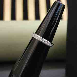 Anillo de Eternidad de Diamantes de Oro Sólido de 18 Quilates, Patrón Único, Unisex, Moderno, Certificado por IGI para Toda Ocasión - Product Image 1