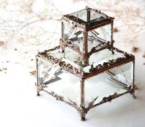 Impresionante joyero decorativo de metal con artesanía vintage de alta gama, perfecto para los amantes de la joyería que buscan un almacenamiento elegante - Product Image 1