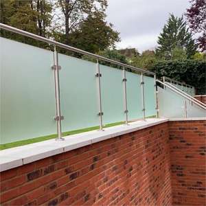 Sistema de Barandillas de Acero Inoxidable 316 de Diseño Moderno con Abrazaderas para Pilar y Pasamanos de Vidrio Templado para Exteriores - Product Image 2