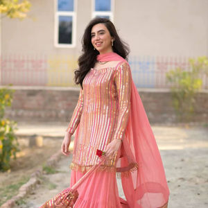 Tenue de mariage indienne, lourde, de créateur, en faux georgette, avec broderie de sequins et palazzo assorti, et dupatta brodé de sequins. - Product Image 1
