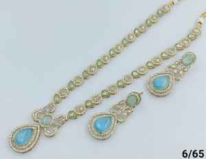 Colgante de diseño elegante indio tradicional y de moda piedra chapado en oro collar largo conjunto con pendiente a juego conjunto de joyería - Product Image 2