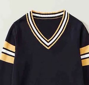 Vente en gros Pull design en laine acrylique avec logo personnalisé, Cardigan tricoté brodé pour université grecque pour femmes - Product Image 4