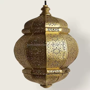 Lanterne en métal de style marocain avec finition en laiton antique pour la décoration de l'Aïd du Ramadan - Product Image 2