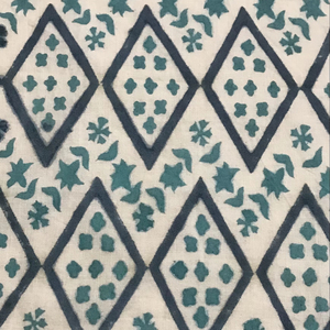 ผ้าฝ้ายพิมพ์ลายด้วยมือ ลายเรขาคณิต ลายดอกไม้ สีฟ้าอมเขียวบนพื้นขาว - Product Image 2