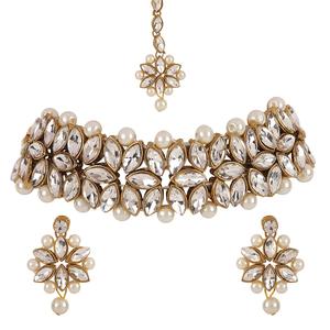 Collier ras du cou blanc Moti avec diamants et perles, chaîne à maillons plaquée or, motif floral tendance pour mariage - Product Image 2