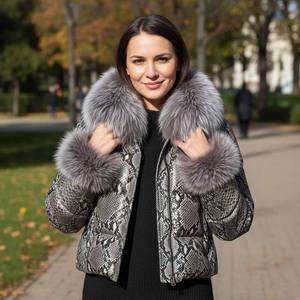 เสื้อแจ็คเก็ตหนังแท้สำหรับผู้หญิง ลายสก็อต แต่งปกขนฟ็อกซ์บางๆ กันลม ดีไซน์พัฟเฟอร์ ปิดด้วยซิป สไตล์สตรีทแวร์ - Product Image 5