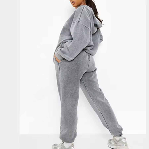 Traje de sudor personalizado de 400 Gsm con lavado ácido bordado desgastado pantalón holgado y conjunto de Sudadera con capucha chándal acampanado para mujer - Product Image 1