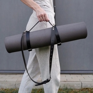 Couverture d'extérieur avec sangle en cuir pour le camping parfaite pour les pique-niques, les plages, ceinture de transport en cuir de qualité supérieure pour porte-couverture - Product Image 4