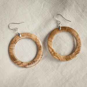 Boucles d'oreilles pendantes en bois de style vintage pour mariages - Product Image 1