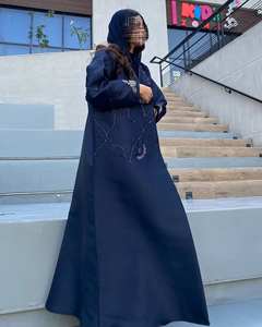 อาบายาสำหรับผู้หญิงทันสมัยสวมใส่สบายไม่ยับไม่ยับผ้าไหมยาวสีทึบดีไซน์ใหม่ล่าสุดจากตุรกีดูไบ - Product Image 4