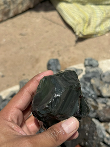 หินออบซิเดียนสีรุ้งหยาบเกรดธรรมชาติสำหรับตกแต่งและใช้งานได้หลากหลายโดยผู้ส่งออก - Product Image 2