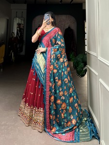 Trabajo de bordado pesado Lahenga Choli con dupatta impresa para colección de bodas - Product Image 3
