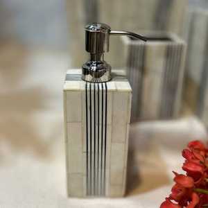 Incrustation de résine de qualité supérieure Marrakech Design Accessoires de salle de bain Ensemble de 8 pièces Ensemble de bain fait main-friendly - Product Image 2