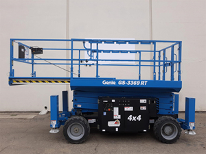 Elevadores de tijera para terreno áspero usados Genie RT con componentes básicos que incluyen caja de cambios de bomba de engranajes de motor - Product Image 5