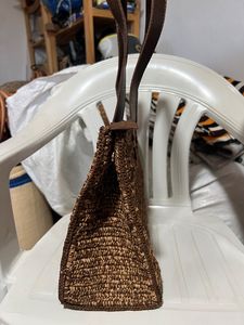 Bolso de Mano ARTIMADA Hecho a Mano con Hilo Multicolor, Crochet de Rafia, Asas Largas, Decoración de Borlas y Pompones, Cierre de Cremallera MG - Product Image 2