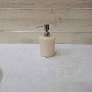 Ensemble de salle de bain en résine époxy, moderne, élégant et fait main, porte-verre à base de résine naturelle pour le savon, le bain et les hôtels. - Product Image 2