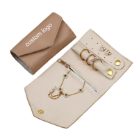 Nouveau voyage de luxe en cuir PU bijoux sacs de rangement organisateur de voyage rouleau pour collier Bracelet boucles d'oreilles anneau avec Logo personnalisé