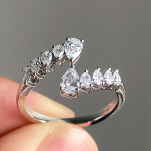 Anillo de banda de diamante de moissanita de corte de pera de 3,90 quilates de la mejor calidad, joyería de boda original de oro blanco de 18 quilates para ella - Product Image 1