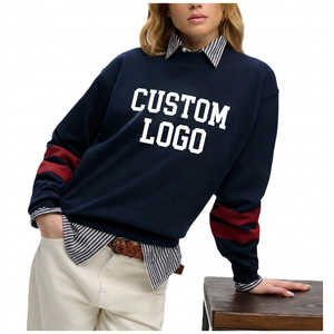 Sweat-shirt ample pour femme, style varsity, bleu marine, avec rayures rouges sur les manches et logo personnalisé doré - Product Image 4