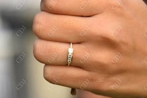 แหวนแต่งงานทองคำแท้สีเหลืองสำหรับผู้หญิง ประดับเพชรทรงบาแก็ตต์ธรรมชาติ น้ำหนัก 0.48 กะรัต ความใส SI ฝังแบบช่อง  รับรองโดย IGI นำเข้าจากอินเดีย - Product Image 6