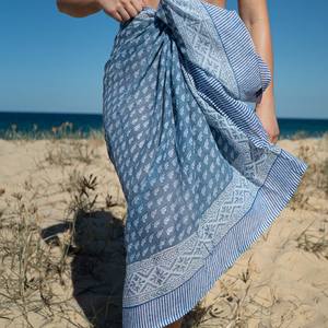 Sarong en coton imprimé à la main, jupe de plage, pareo, châle, écharpe en voile de coton, motif floral, vêtement d'été - Product Image 2