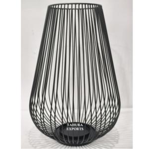 Charmant bougeoir antique avec une grande conception de cage ouverte, parfait pour un éclairage confortable dans une ferme rustique ou des maisons de style campagnard - Product Image 1