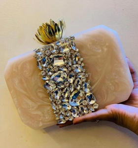 Pochette en métal en résine époxy acrylique pour la fête de mariage Sac à main orné avec chaîne d'épaule à bas prix par LUXURY CRAFTS - Product Image 4