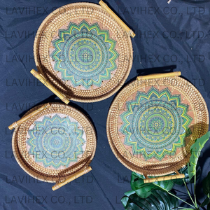 Bandeja redonda de mimbre con fondo artístico y asas de madera, bandeja de servicio hecha a mano de Vietnam, bonito precio - Product Image 4
