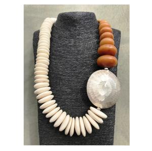 Collier antique ovoïde jaune corne de buffle d'eau fait à la main multicolore religieux écologique style ange et bouddhisme - Product Image 2