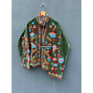 Chaqueta Suzani de terciopelo verde hecha a mano Unisex, abrigo de fiesta corto al por mayor, abrigo de algodón con flores bordadas de seda para otoño - Product Image 4
