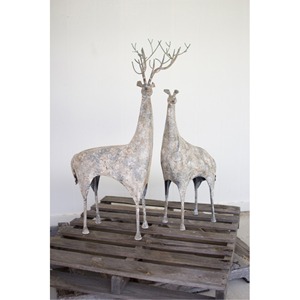 Sculptures de cerfs hauts et petits décoratifs avec un effet de peinture écaillée | Une paire de rennes en métal rustique pour un thème d'hiver confortable - Product Image 6