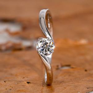 แหวนหมั้นเพชรที่โตในห้องแล็บสีทองคลาสสิกของขวัญแต่งงานแบบบายพาสสีสันสวยงามสำหรับวันครบรอบแหวนชั้นดี - Product Image 2